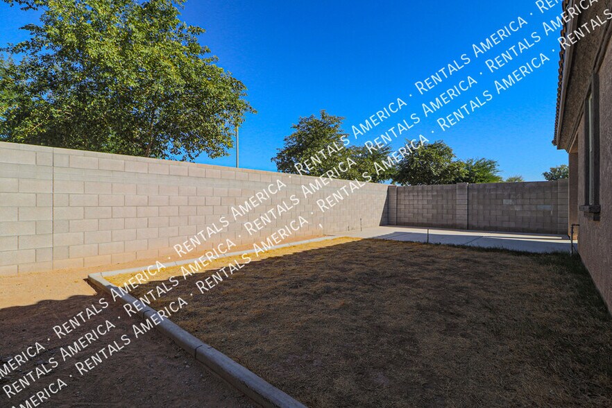 Building Photo - 10910 E Calypso Ave