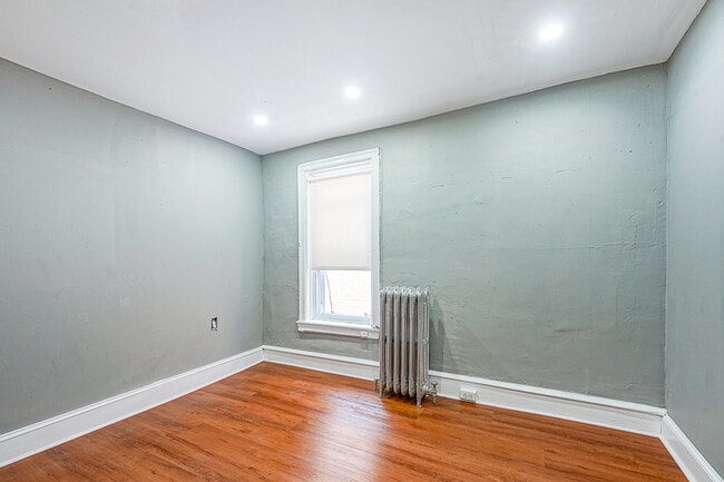 Building Photo - 510 S 48th St