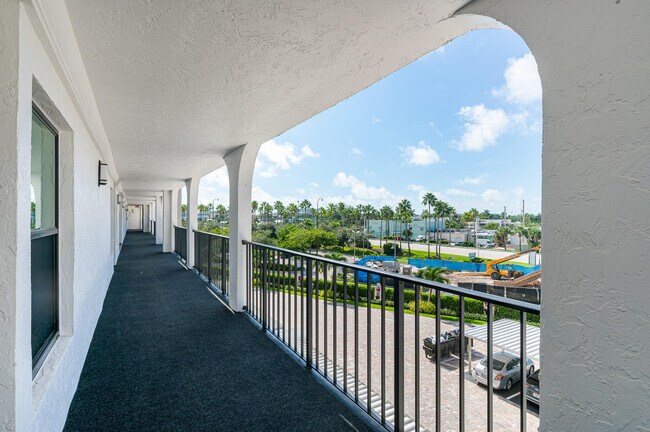Building Photo - 1629 Riverview Rd