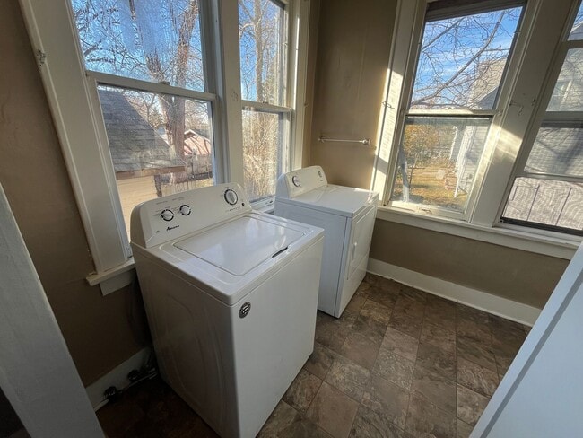 Building Photo - 325 2nd St NW