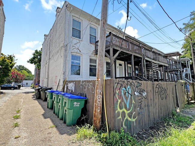 Building Photo - 16 S Stafford Ave