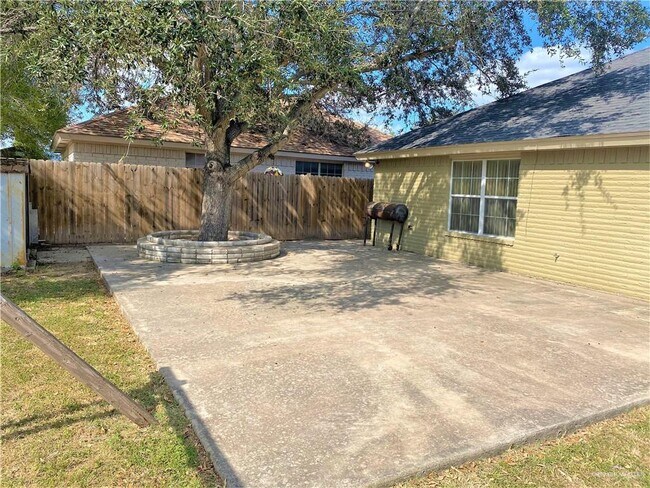 Building Photo - 3609 Raquel Ave