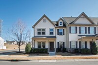 Building Photo - End-Unit 3-Bedroom Gem in Morrisville!