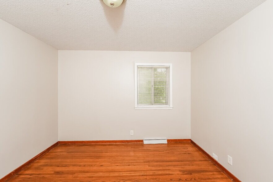 Building Photo - 1124 Little John Ln