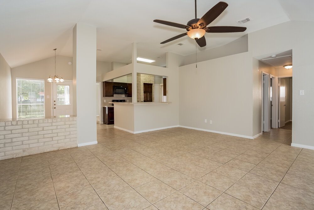 Building Photo - 19523 Lake Hollow Ln