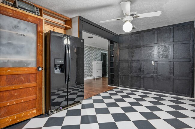 Building Photo - 1219 Park Ln