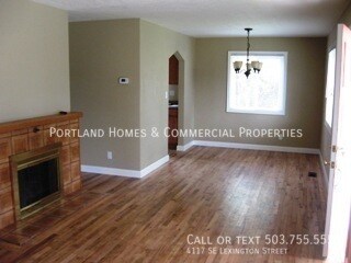 Building Photo - Charming Single Level Ranch-style House.