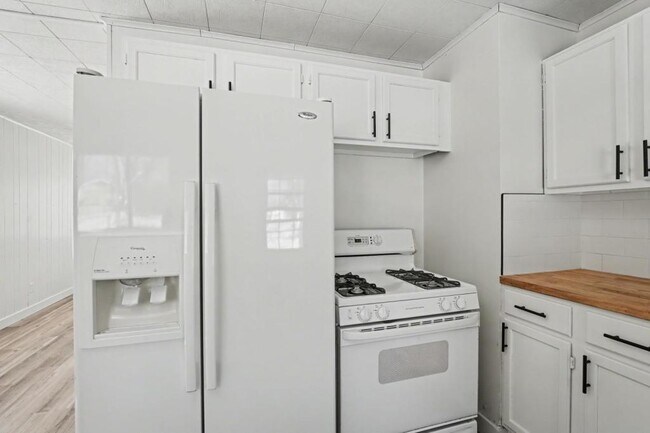 Building Photo - 4601 Curundu Ave