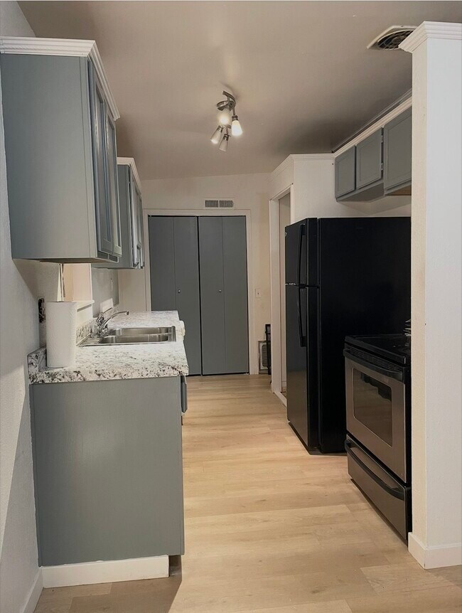 Building Photo - 30443 2nd Ave S