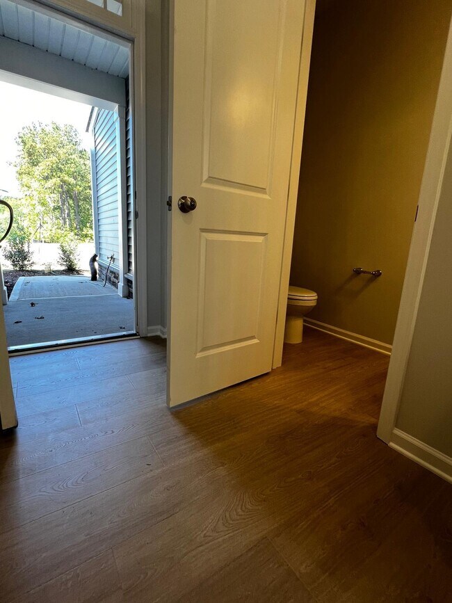 Building Photo - 168 Kobus Ct