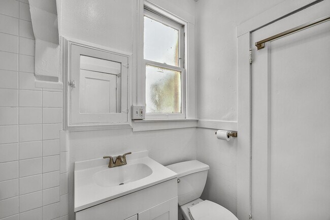 Building Photo - 2715 Franklin St