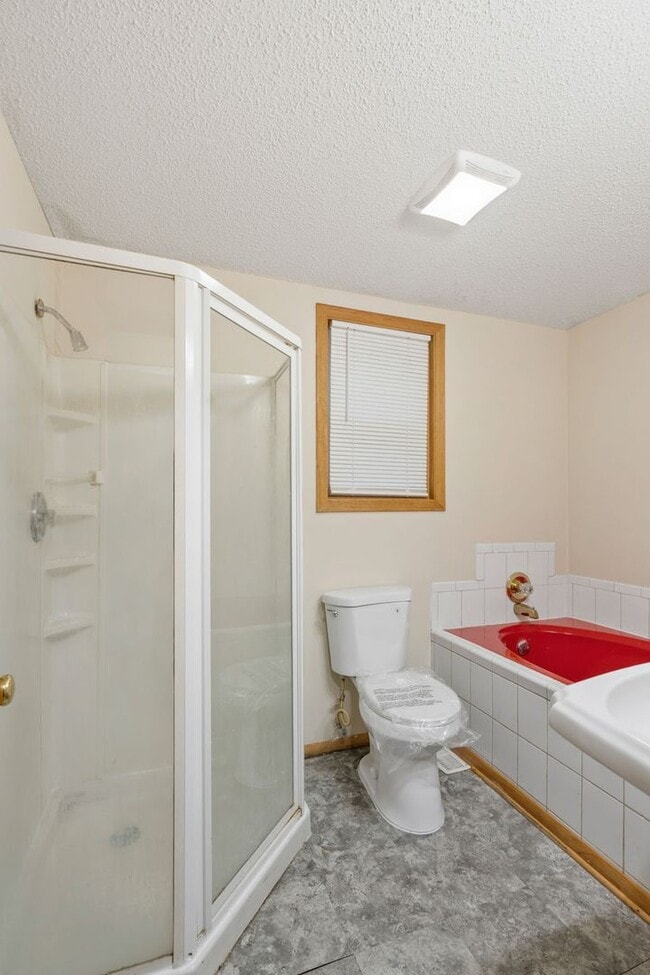 Building Photo - Modern 2-Bedroom Apartment in Hale with Fireplace, Soaking Tub & Premium Amenities