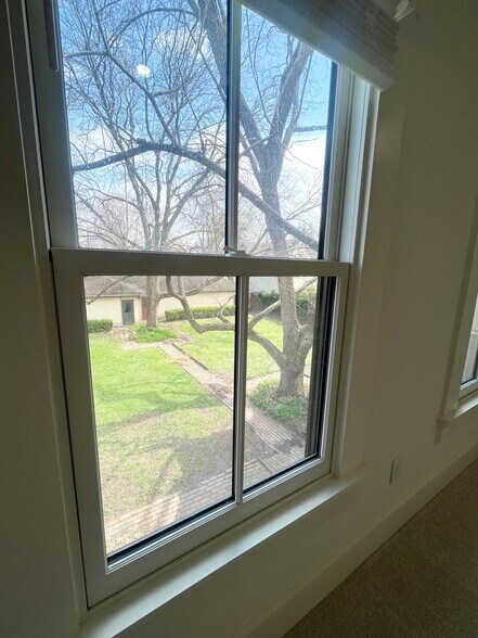 Building Photo - 672 Mohawk St