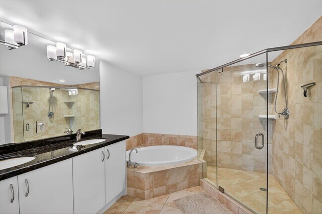 Building Photo - 403 S Sapodilla Ave