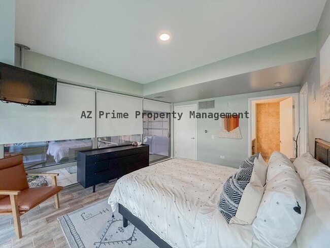 Building Photo - 7137 E Rancho Vista Dr