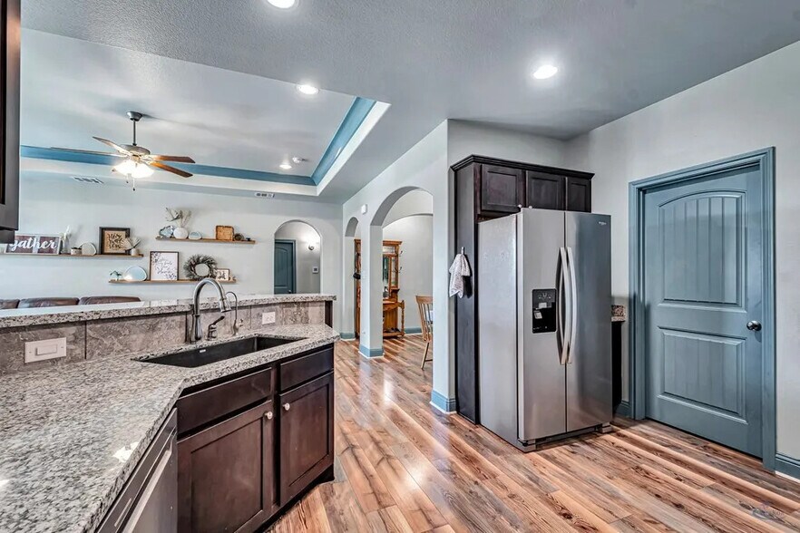 Building Photo - 6008 Ridge View St