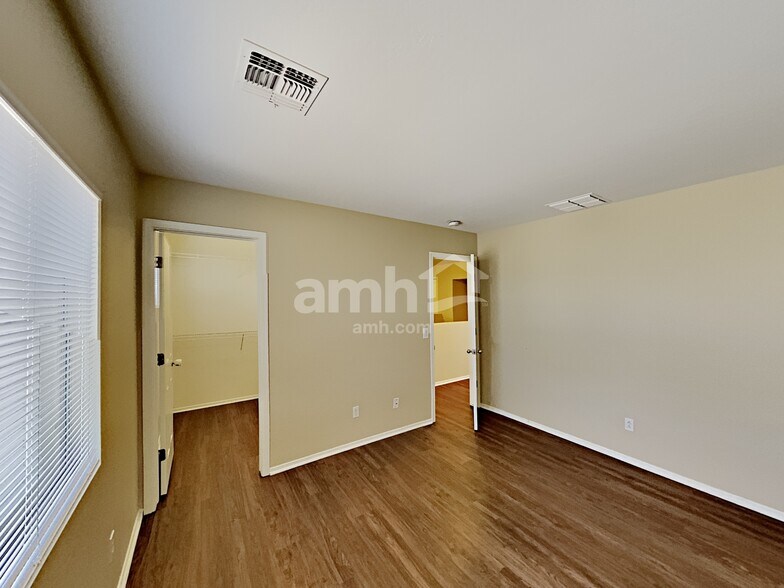 Building Photo - 11553 W Duran Ave