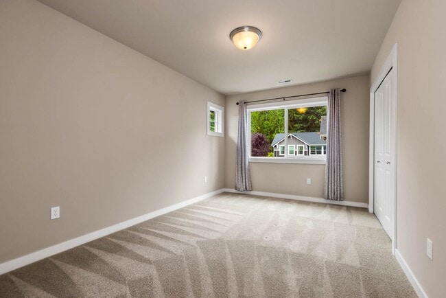 Building Photo - 4065 333rd Ave NE