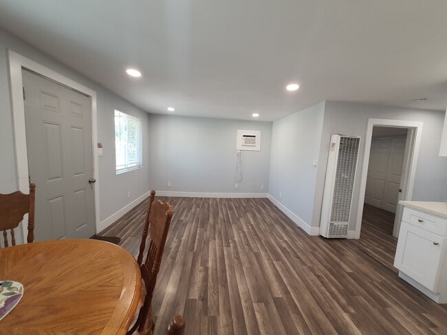 Building Photo - 6538 San Vincente St