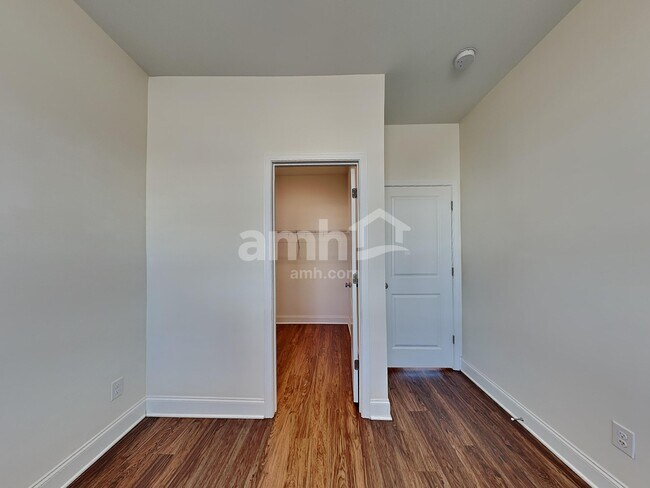 Building Photo - 2000 Bennett Dr