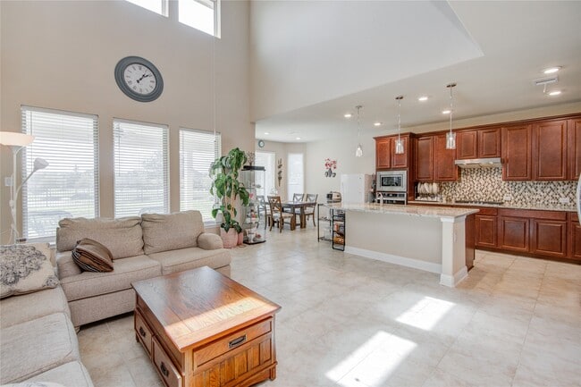 Building Photo - 12902 Oak Fls Dr