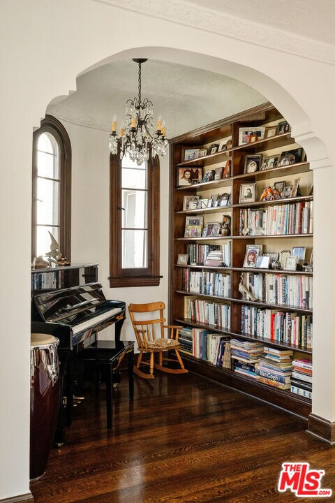 Building Photo - 144 S Orange Dr