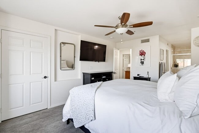 Building Photo - Steps from the Sand - Pacific Beach Townhome, Offered Fully or Partially Furnished