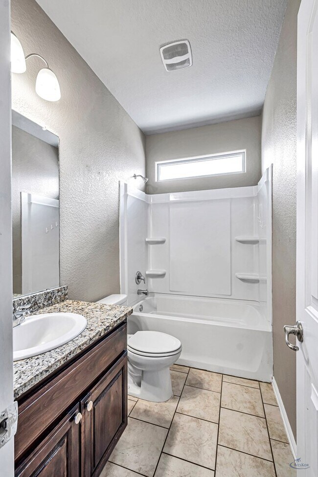 Building Photo - 5 Brooks Ranch Rd