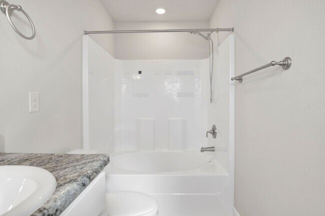 Building Photo - Beautiful 3 Bed 2 Bath Home Centrally Located in Pensacola