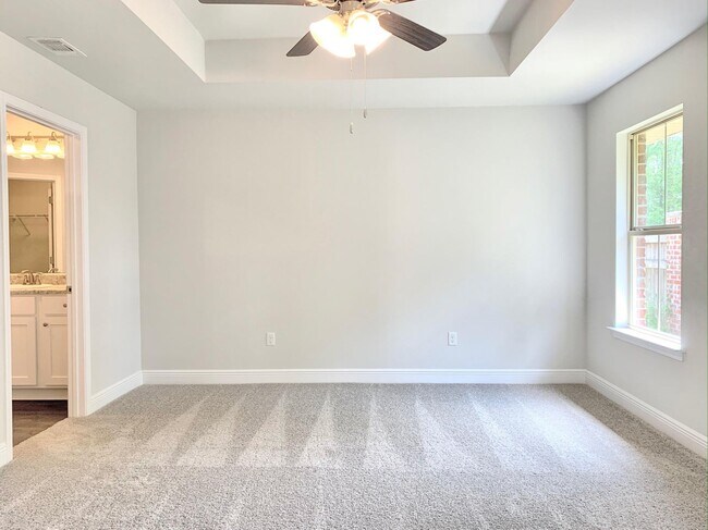 Building Photo - 16509 Lexington Ct