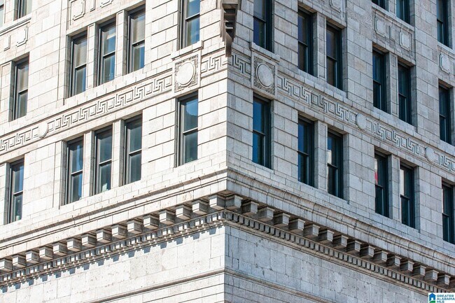 Building Photo - 2024 2nd Ave N