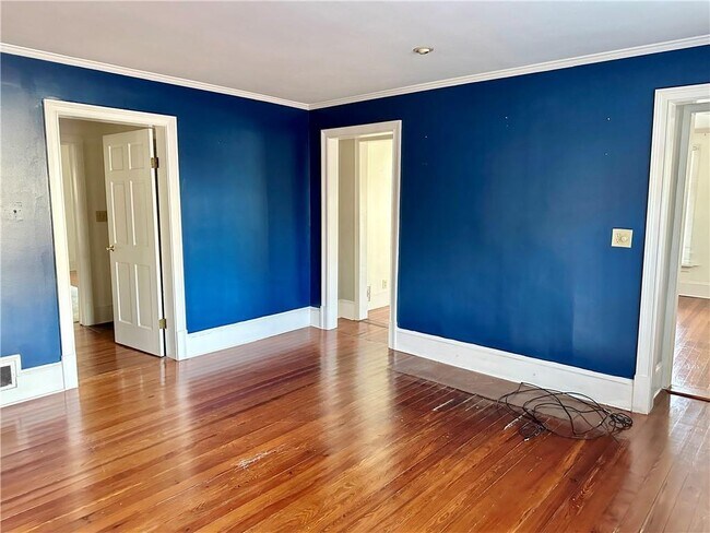 Building Photo - 1596 Mercer Ave