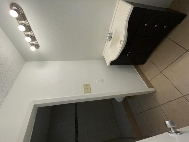 Building Photo - 746 Bellemeade
