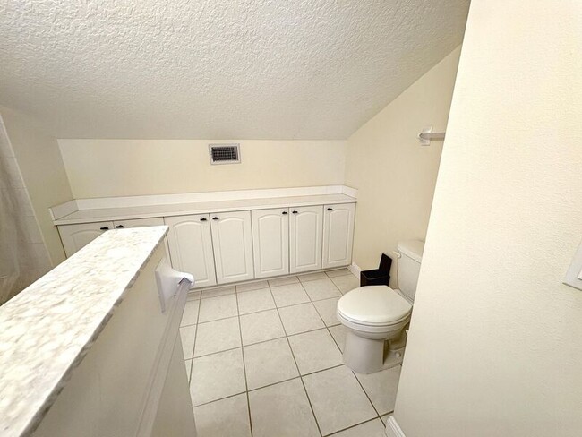 Building Photo - 13634 Lake Pointe Dr S