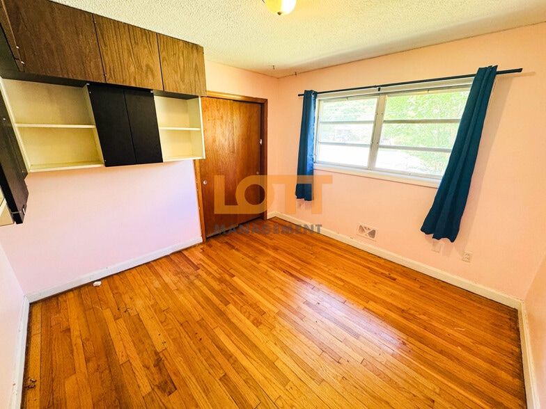 Building Photo - 214 Hunts Bridge Rd