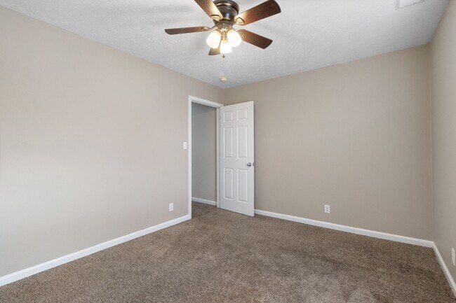 Building Photo - 1566 Autumn Dr
