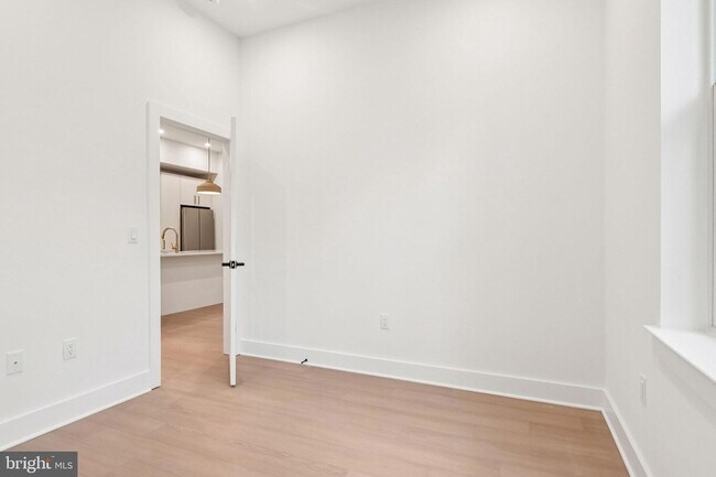 Building Photo - 30 W Allens Ln