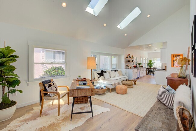 Building Photo - 3412 Thorpe Ave