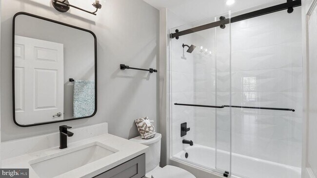 Building Photo - 164 Kendrick Pl