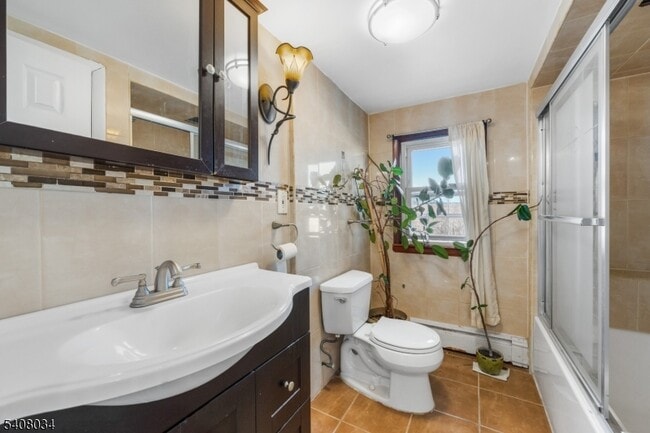 Building Photo - 46 King St