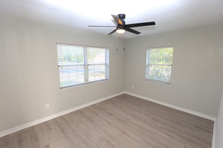 Building Photo - 110 N Palm Ave