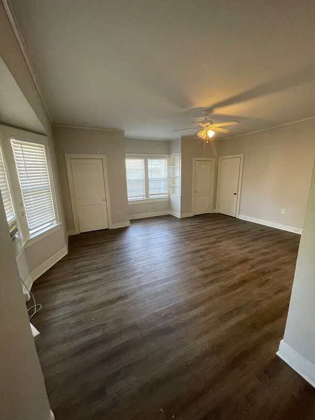 Building Photo - Beautiful One Bedroom Unit in Broadmoor