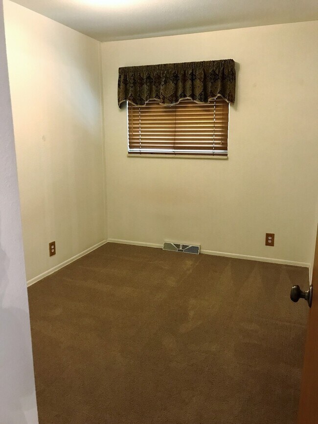 Building Photo - Spacious 3 Bed 2 Bath House Near CSU Campus!