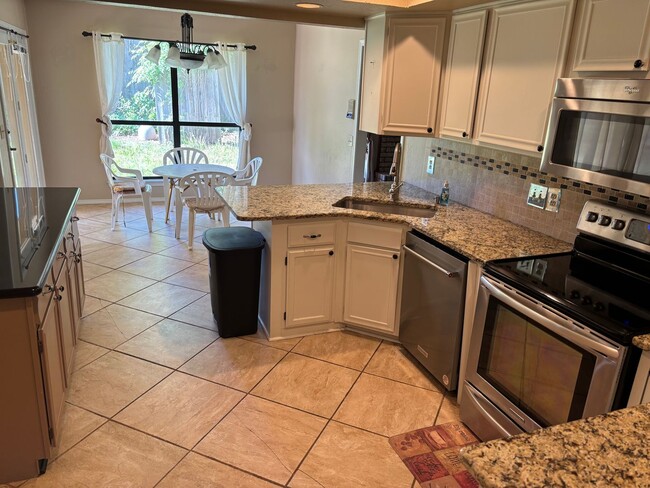 Building Photo - Large Home in Warr Acres, Putnam City Schools