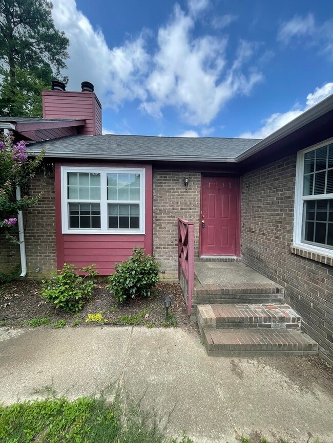 Building Photo - 2BD 2BA Townhome