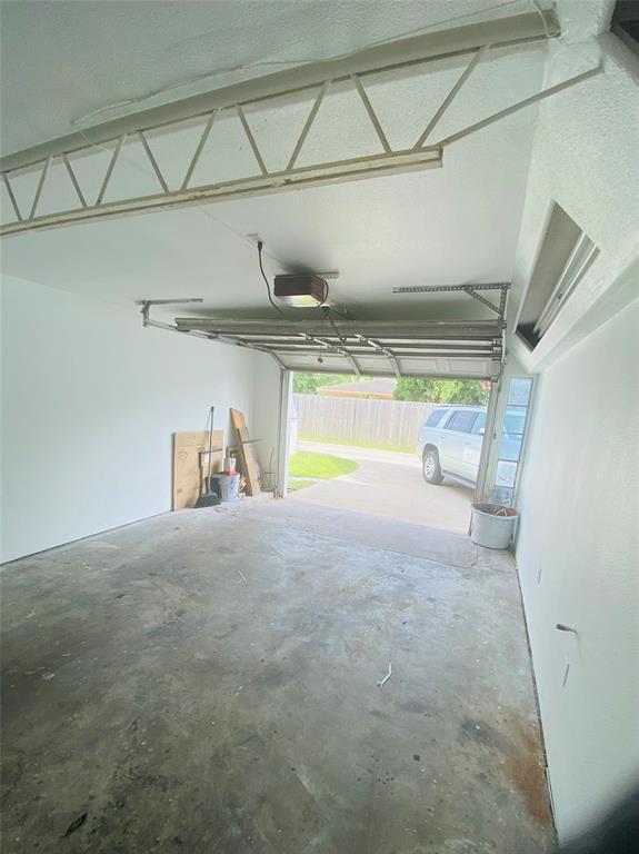 Building Photo - 14319 Henry Rd