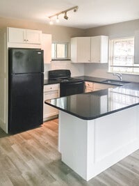 Building Photo - Secluded 5 Bed - 3.5 Bath House on a Hill ...