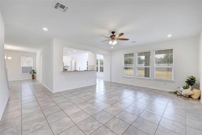 Building Photo - 1929 Stinnett Dr