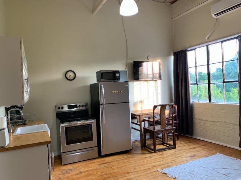 Primary Photo - 1415 Kemper St