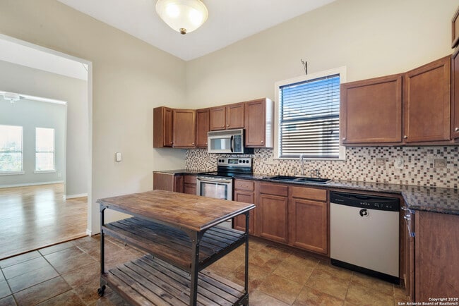 KITCHEN - 321 Grove Ave